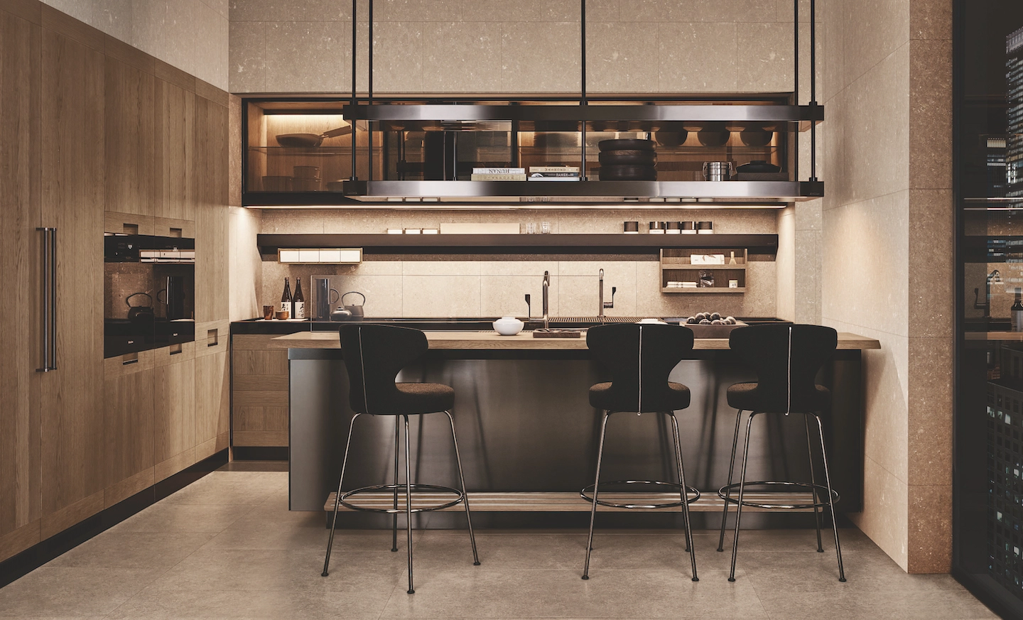Image of an L-shaped Arclinea kitchen. The columns and shelves are in light wood, the peninsula is in steel with snacks in light wood.